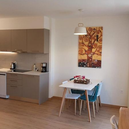 Uni Island - City Heart Suites Heraklion  Exterior photo