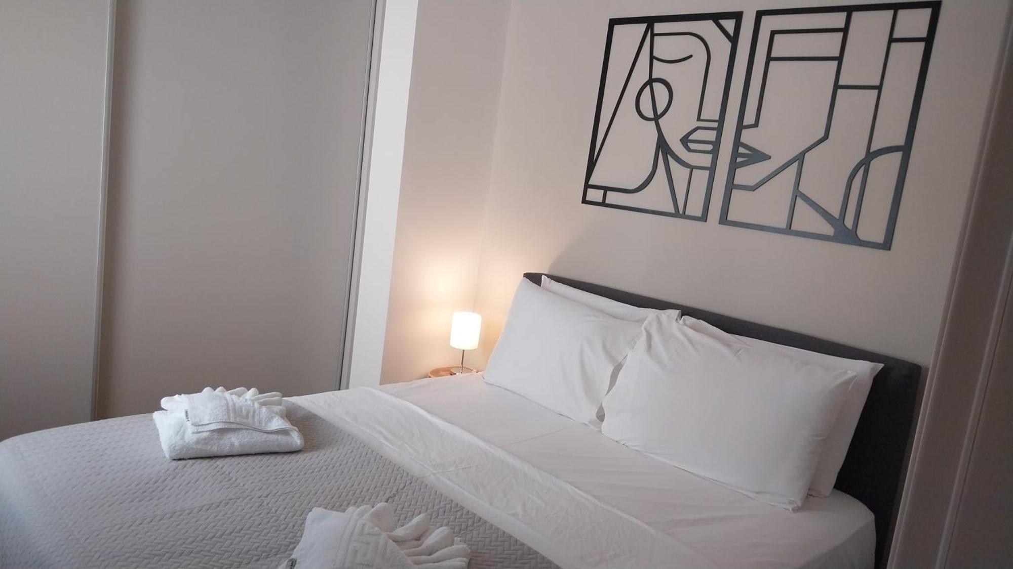 Uni Island - City Heart Suites Heraklion  Exterior photo